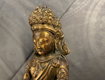 Een Chinese verguld bronzen figuur van Boeddha Amitayus, Qianlong, gedateerd 1770